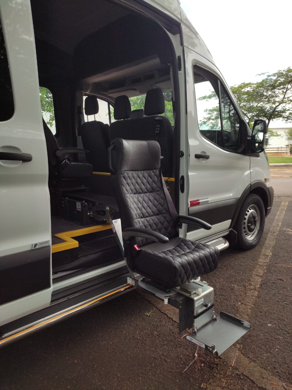 Ford Transit van adaptada para PCD